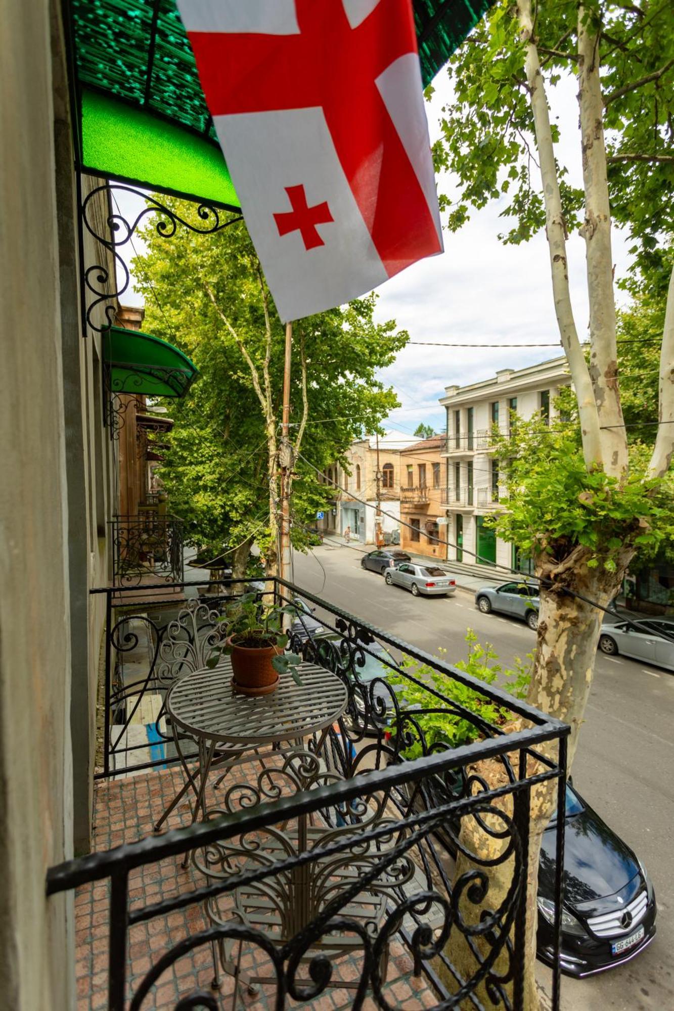 Mulberry Ბჟოლები Apartment Kutaisi Bagian luar foto