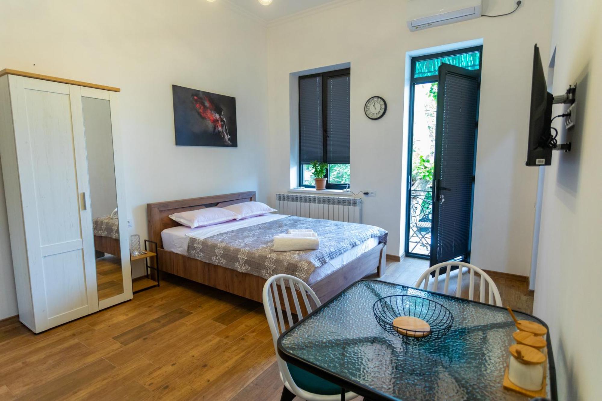 Mulberry Ბჟოლები Apartment Kutaisi Bagian luar foto